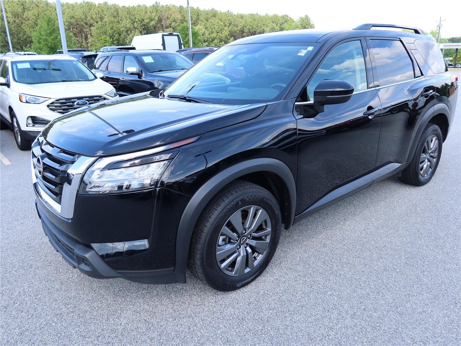 Used 2025 Super Black Nissan SV image 3
