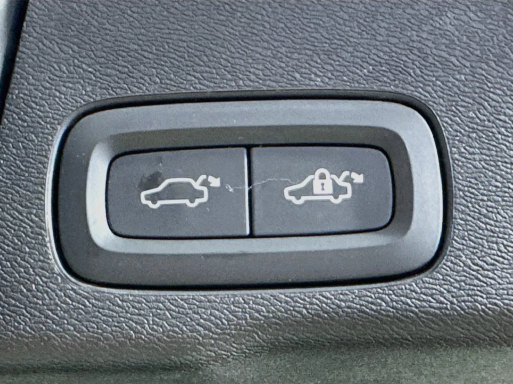 Used 2022 Silver Volvo B5 Inscription image 33