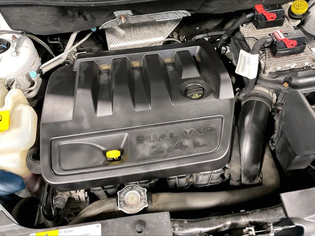 Used 2017 White Jeep Latitude image 33
