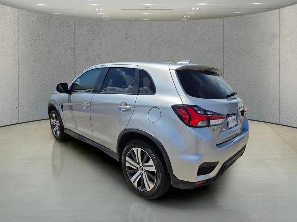 Used 2025 Silver Mitsubishi 2.0 SE image 3