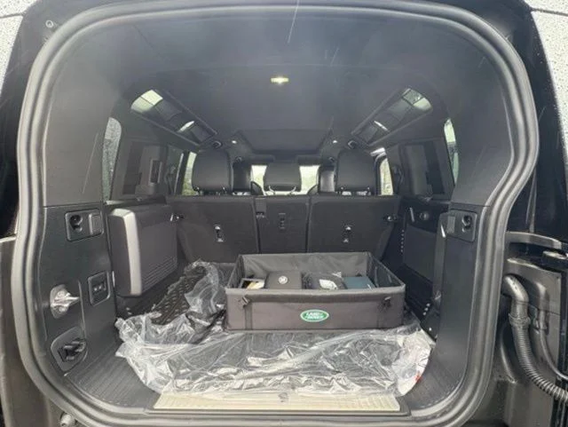 New 2026 Narvik Black Land Rover OCTA Black image 45