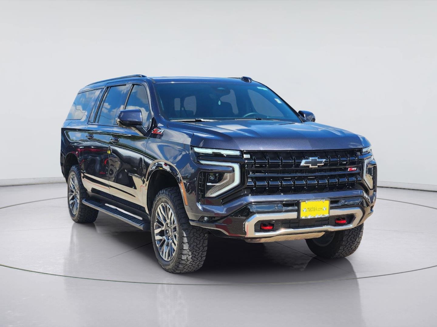 2025 Chevrolet Suburban photo 3 of 35