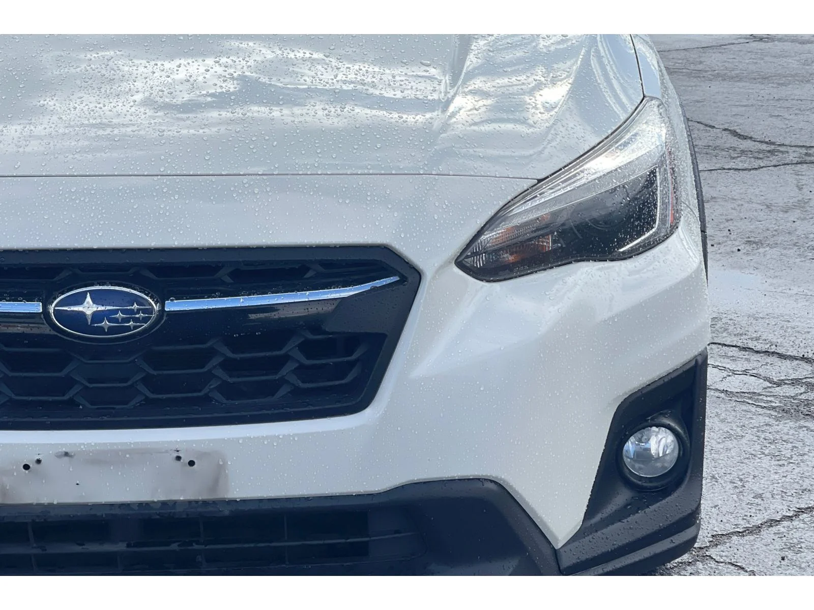 Used 2018 Crystal White Pearl Subaru Limited image 19
