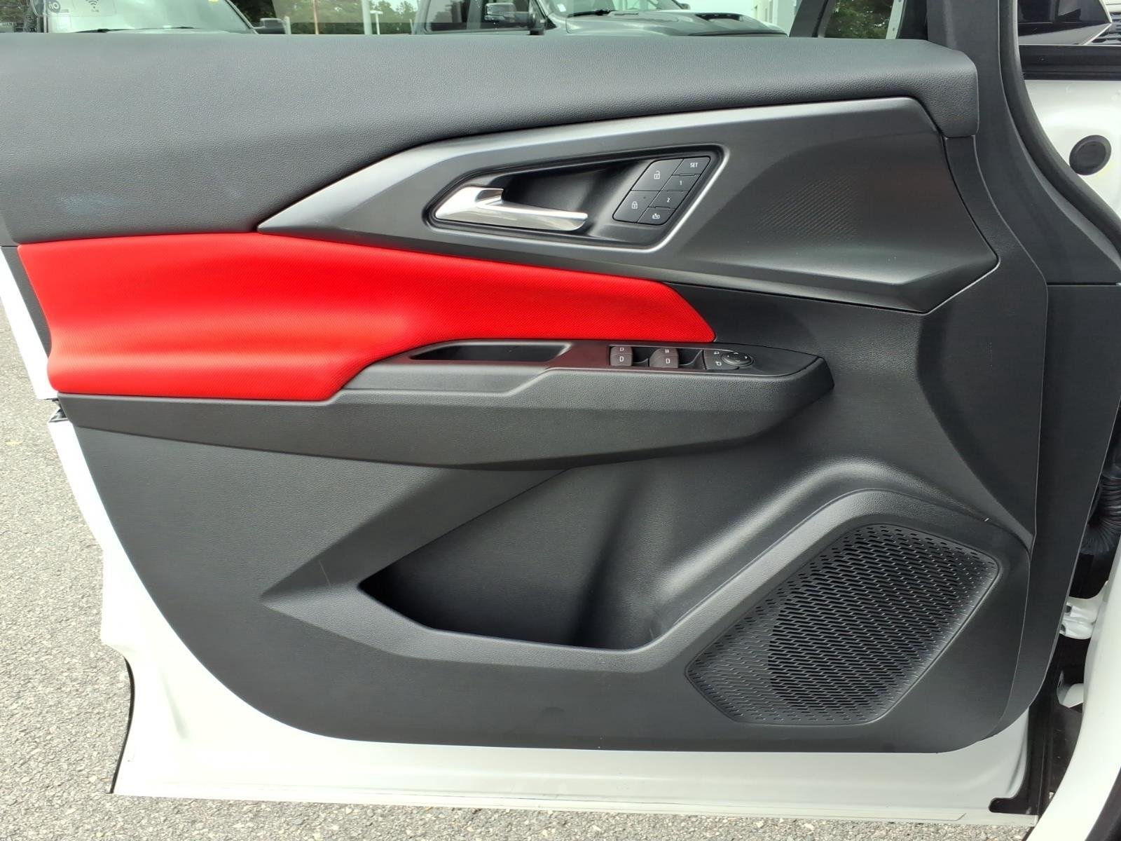 Used 2025 Iridescent Pearl Tricoat Chevrolet RS image 29