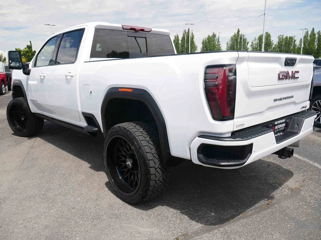 Used 2025 White GMC AT4 image 27