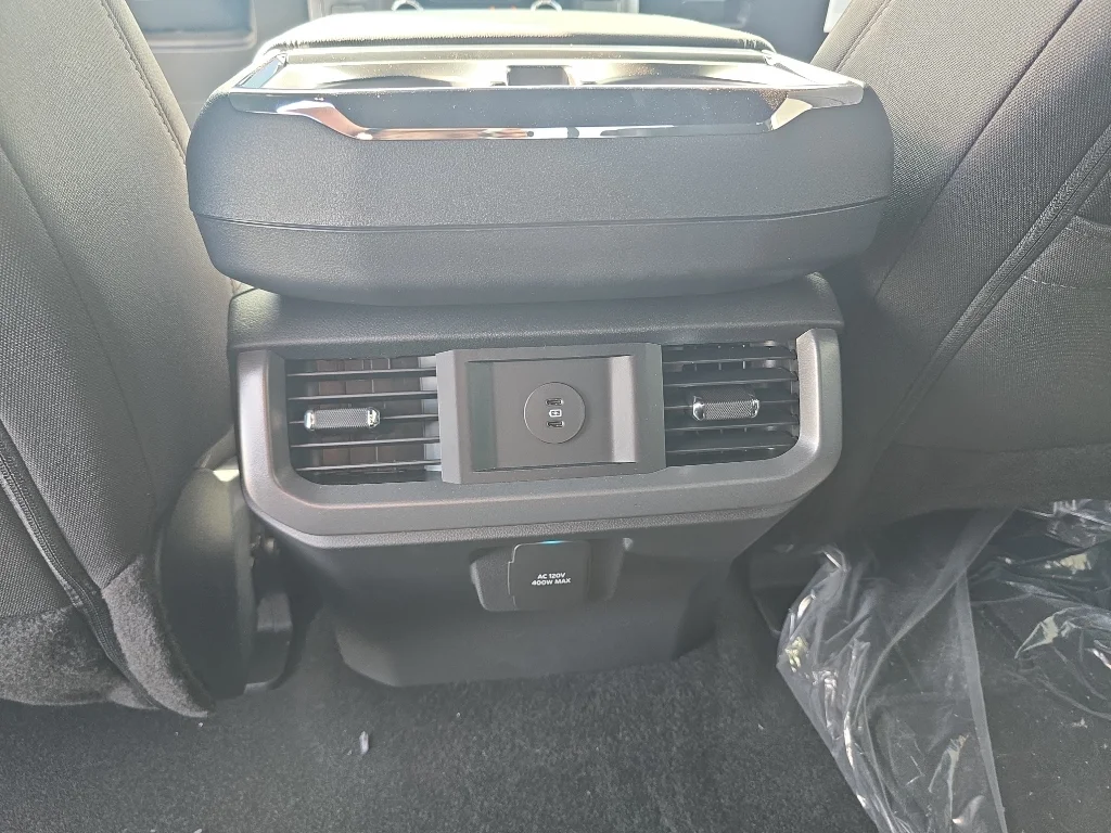 New 2026 Carbonized Gray Metallic Ford XLT image 32