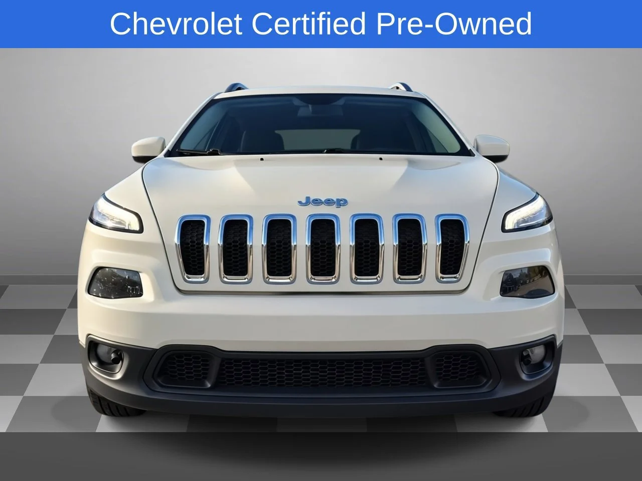 Used 2016 Bright White Jeep Latitude FWD image 1