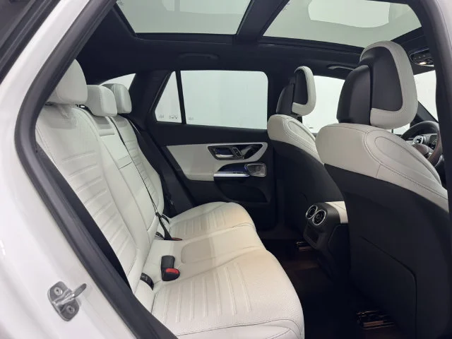 New 2026 MANUFAKTUR Moonlight Whit Mercedes-Benz GLC 300 image 18