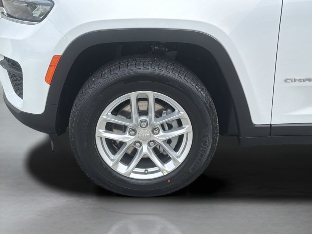 New 2026 White/off-white Jeep Laredo X image 27