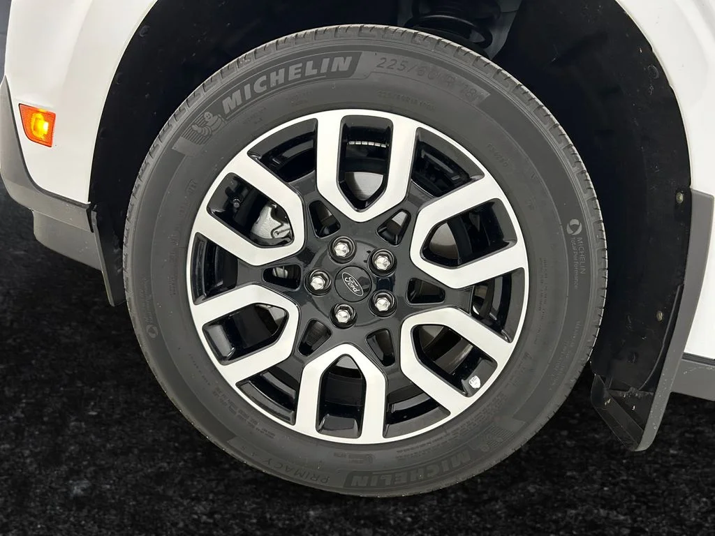 Used 2024 White Ford Lariat image 27