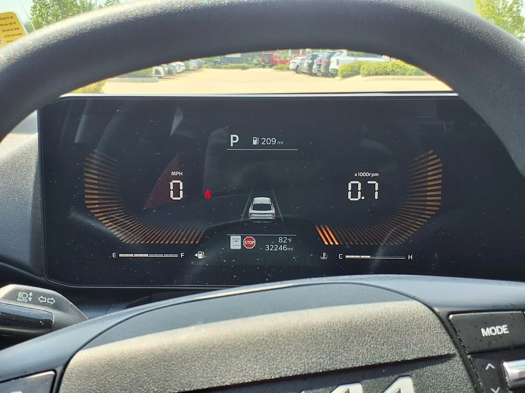 Used 2025 Black Kia LXS image 31