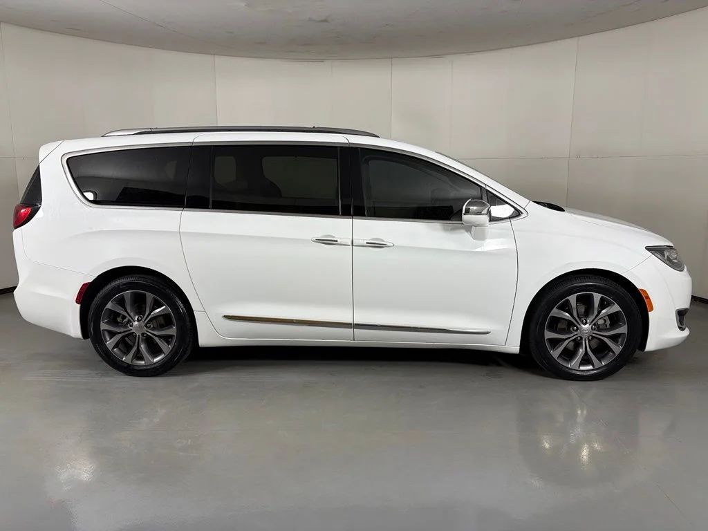 Used 2017 White Chrysler Limited image 9