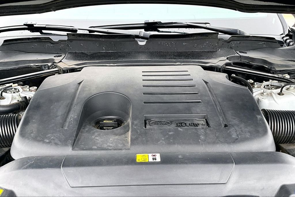 Used 2020 White Land Rover HSE image 9