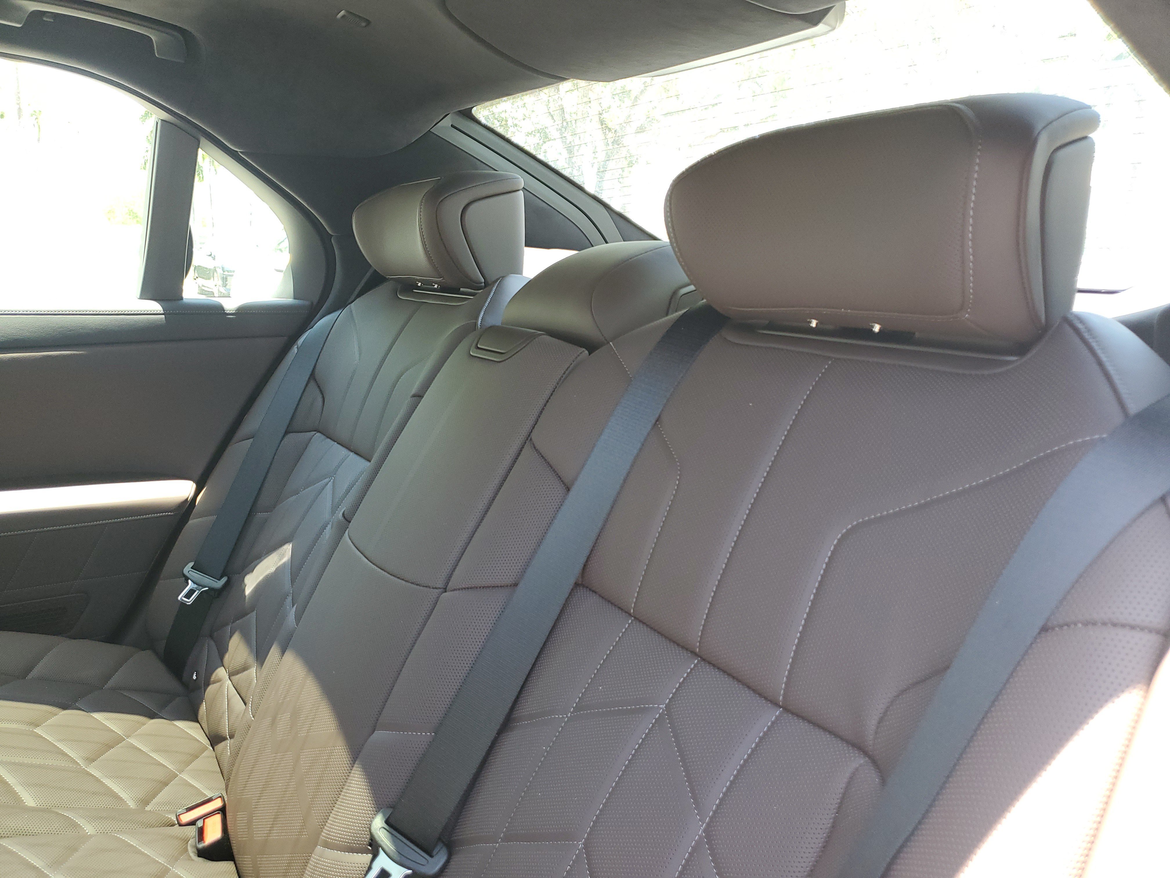 New 2026 Mineral White Metallic BMW 760i xDrive image 9