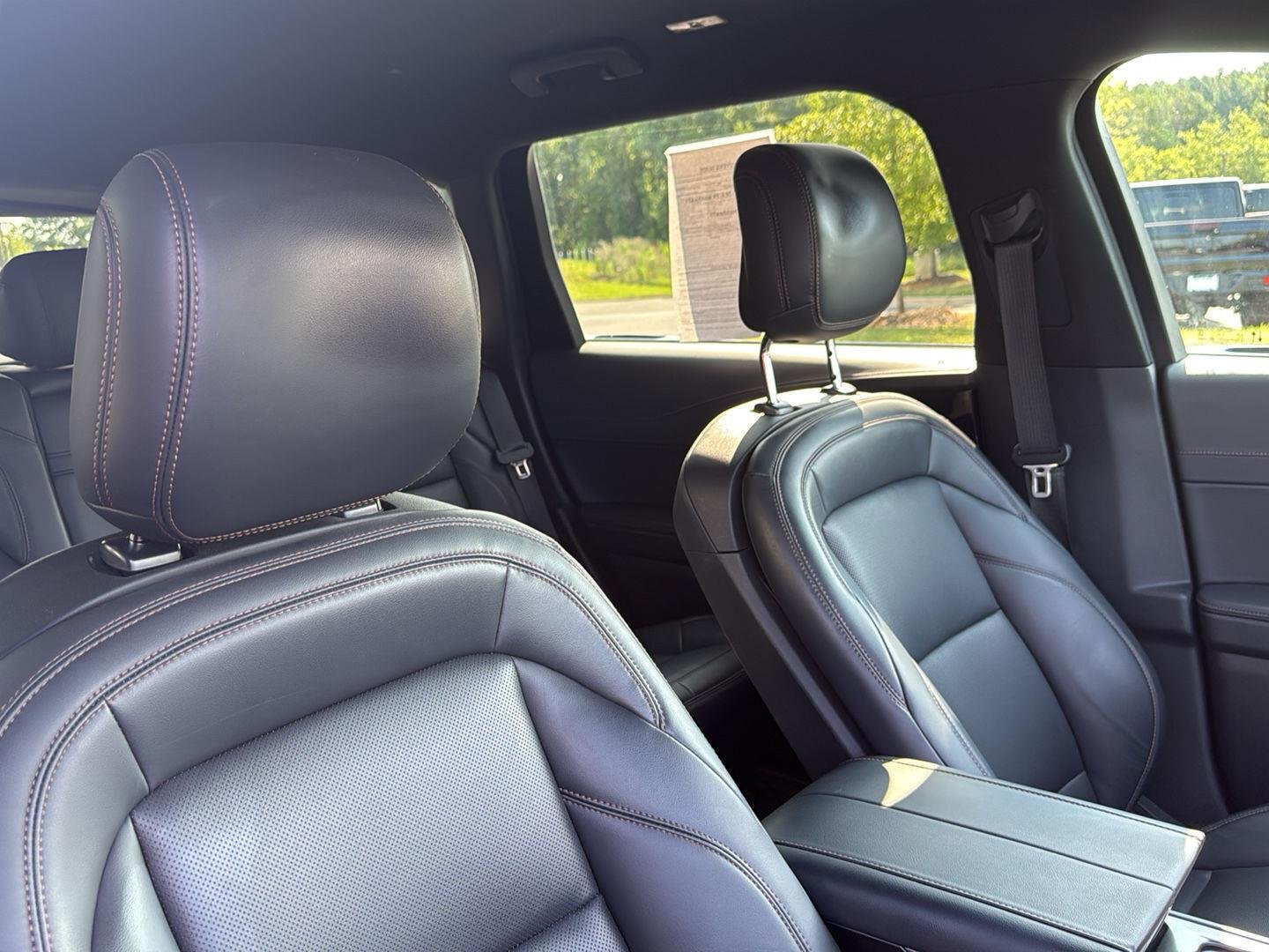 Used 2025 Whisper Blue Metallic Clearcoat Lincoln Premiere image 32