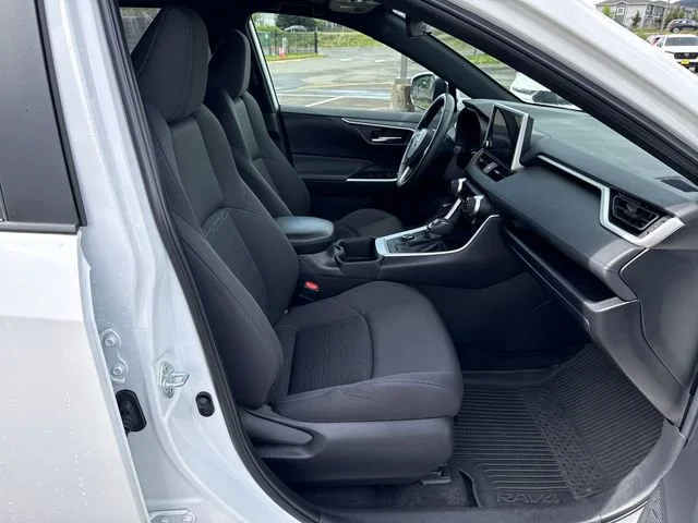 2024 Toyota RAV4 SE - Photo 11