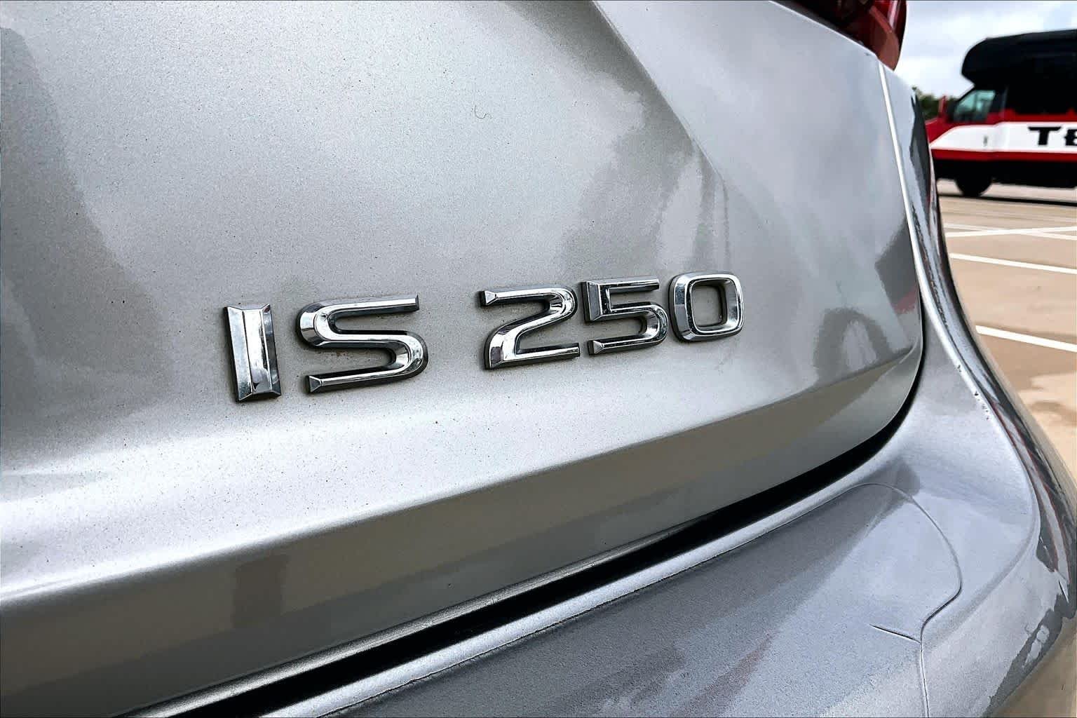 Used 2015 Atomic Silver Lexus  image 9