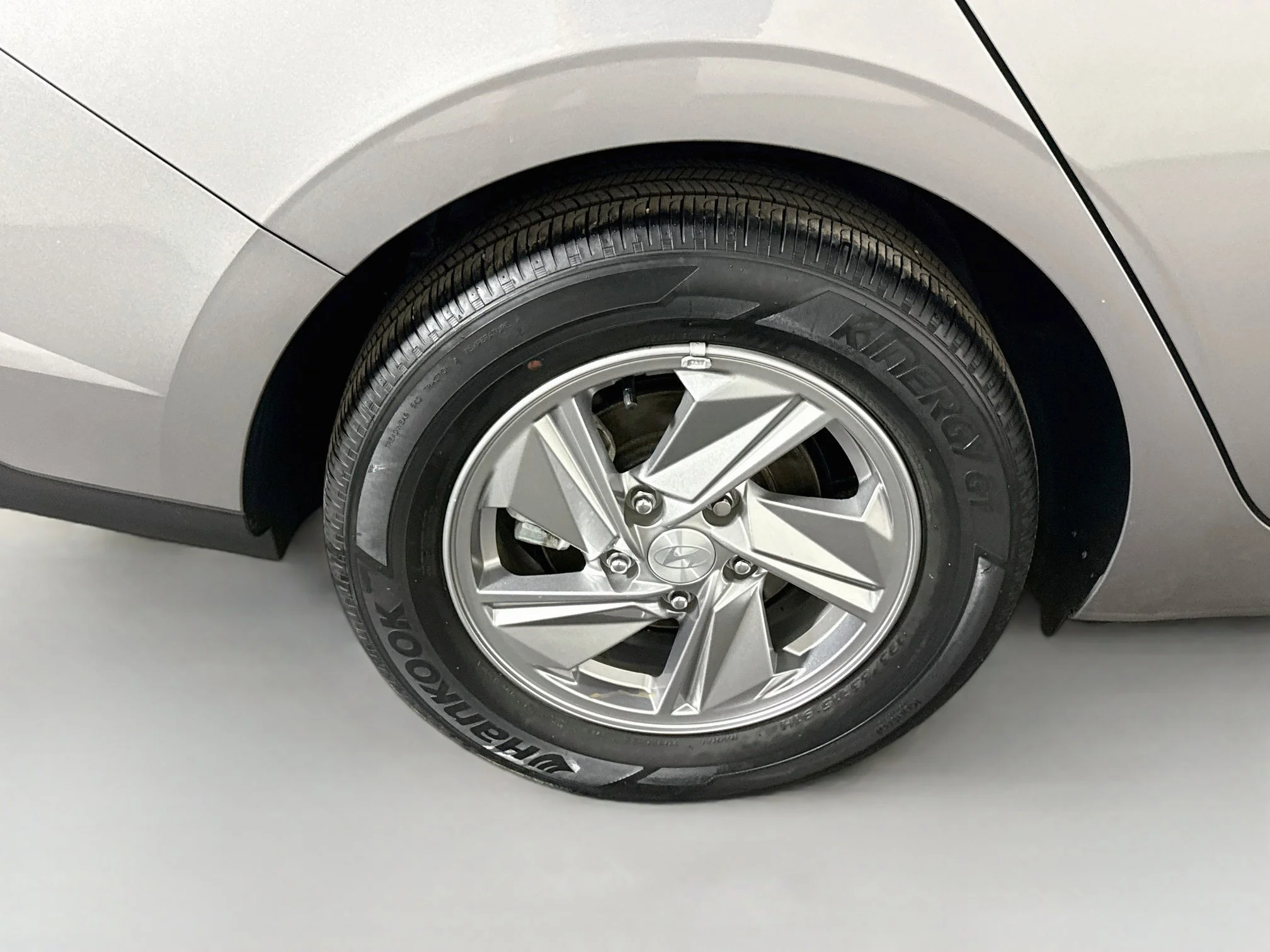 Used 2024 Fluid Metal Hyundai SE image 28