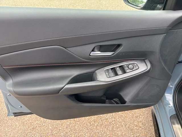 New 2026 Atlantic Gray Metallic / Super Black Two-tone Nissan SR image 10