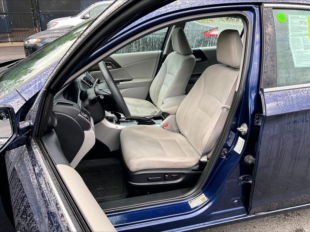 Used 2017 Obsidian Blue Pearl Honda EX image 10