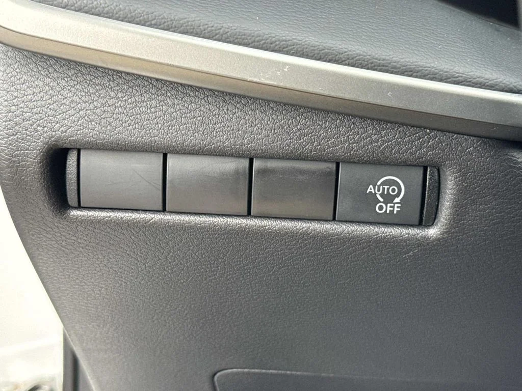 Used 2025 White Nissan S image 40