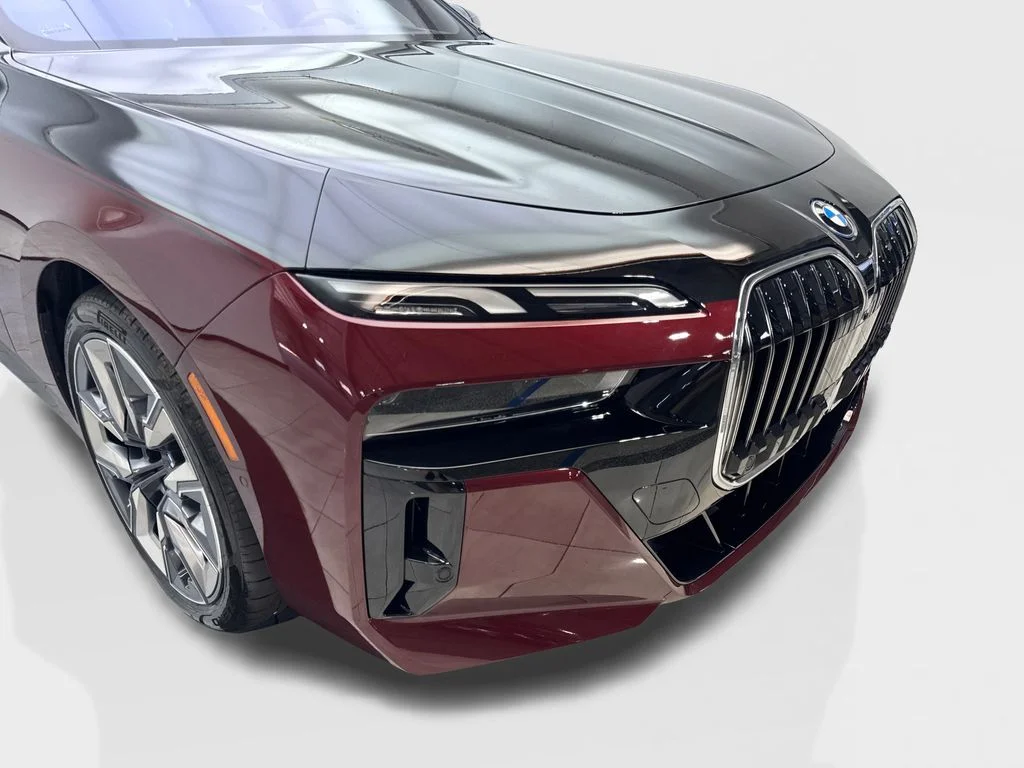Used 2023 Red BMW xDrive60 image 18