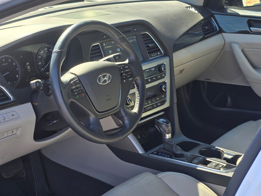 Used 2016 Quartz White Pearl Hyundai Limited image 20