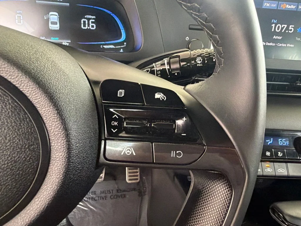 Used 2025 Gray Hyundai SEL Sport image 53