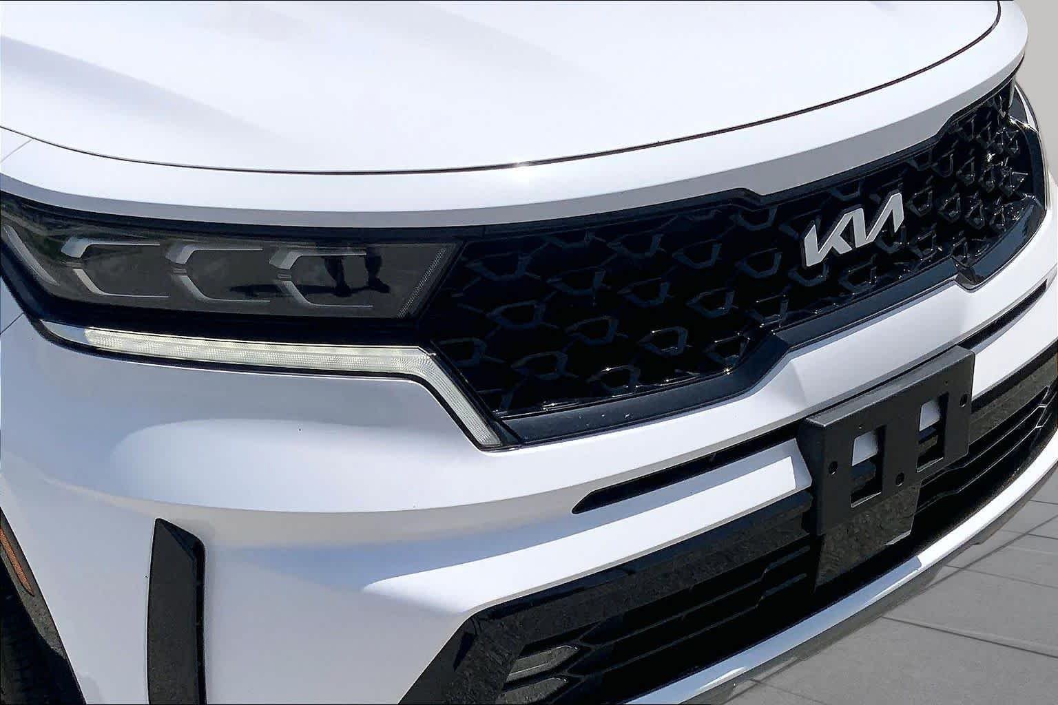 Certified Used 2023 Glacial White Pearl Kia SX image 29
