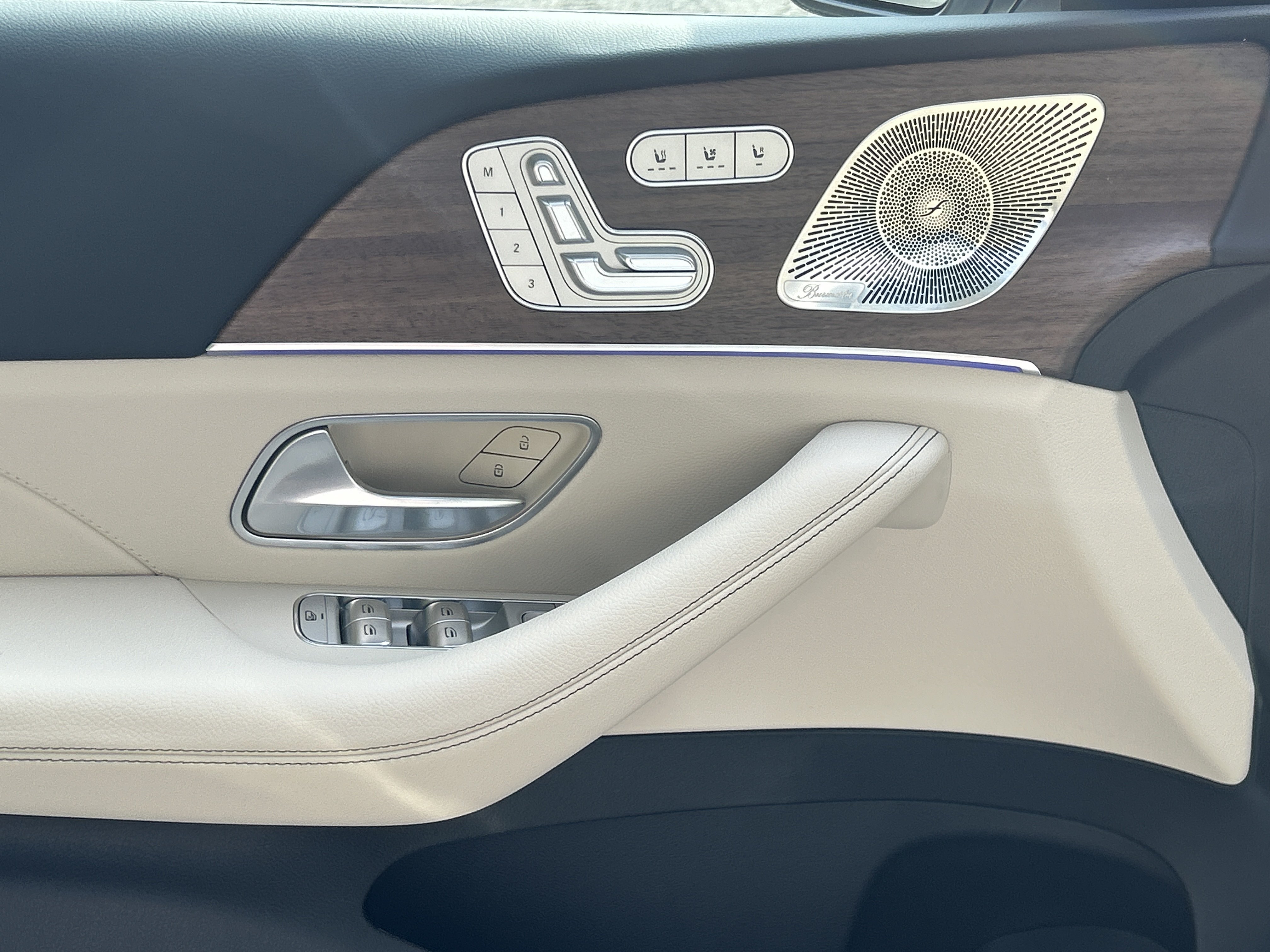 New 2026 MANUFAKTUR Moonlight White Metallic Mercedes-Benz GLE 350 4MATIC® SUV image 17