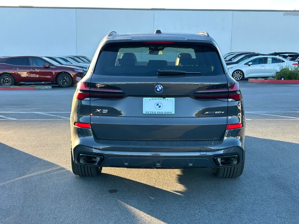 New 2026 Dravit Grey Metallic BMW xDrive50e image 4