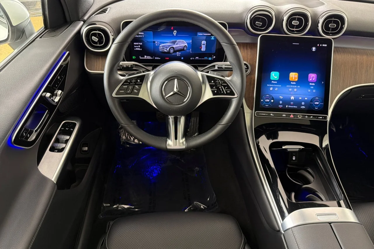 Used 2026 Polar White Mercedes-Benz GLC 300 image 13