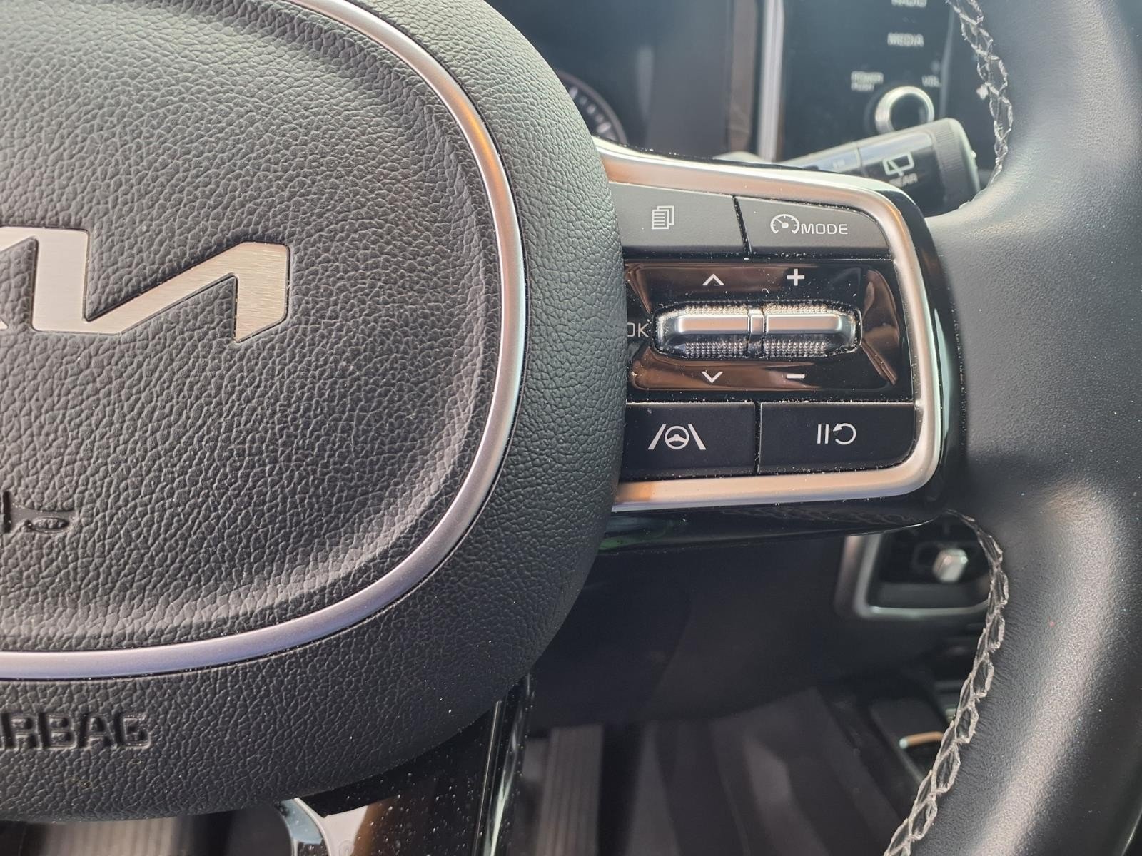 Used 2022 Glacial White Pearl Kia S image 19