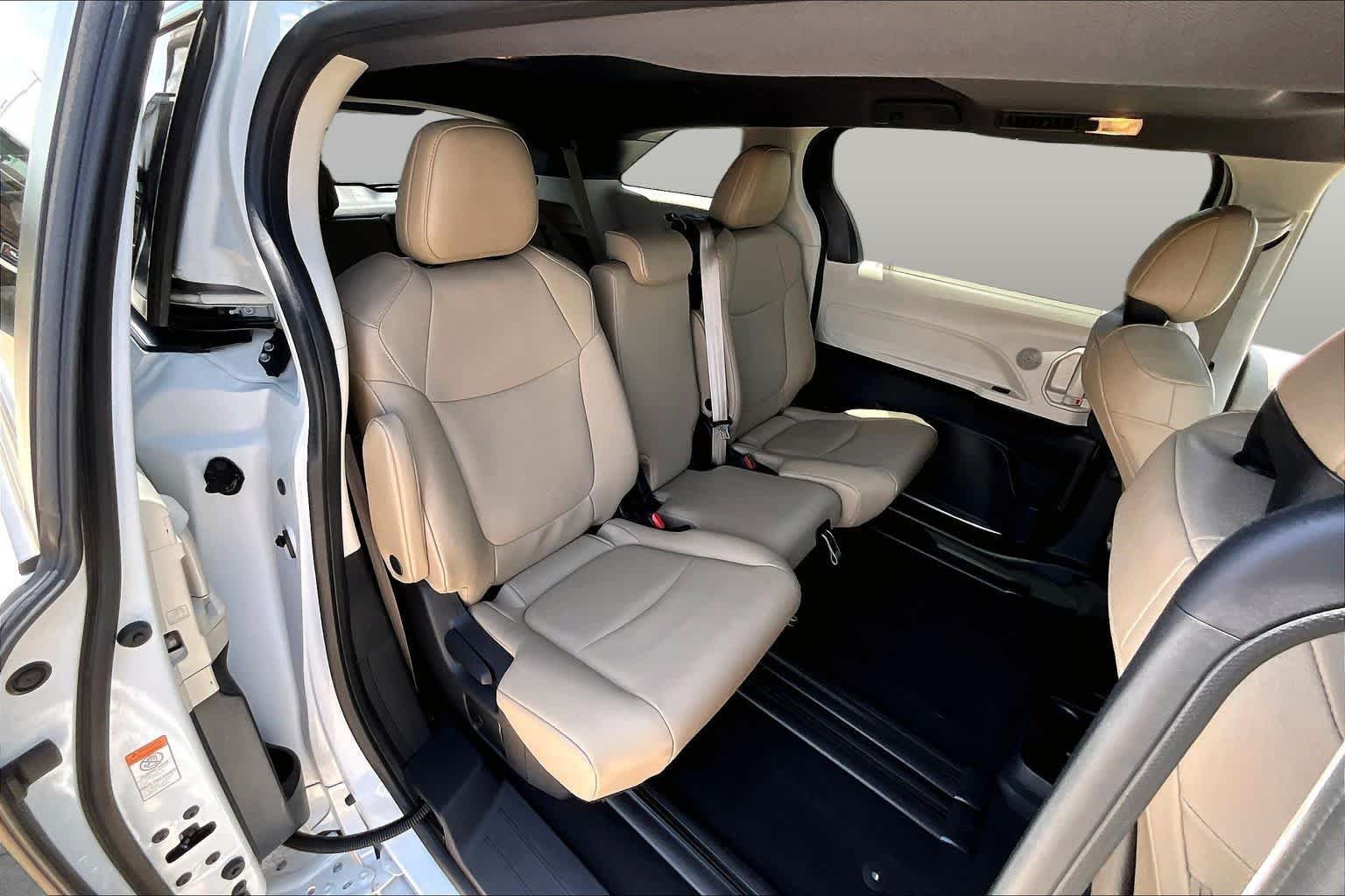 Used 2022 Wind Chill Pearl Toyota XLE image 21