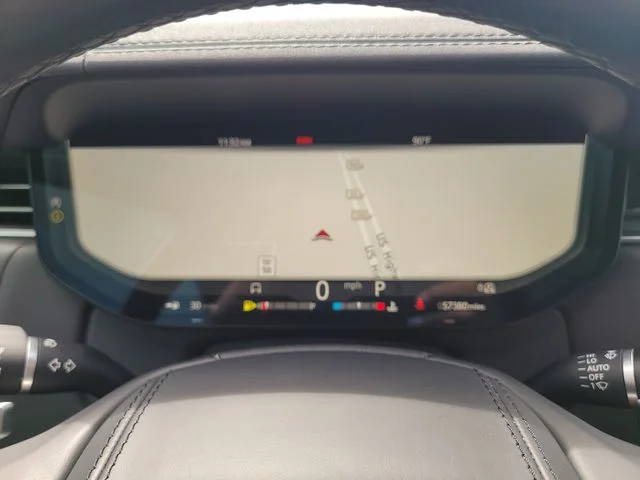 Used 2023  Land Rover SE image 29
