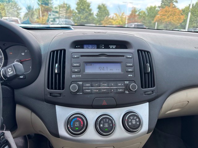 Used 2009 White Hyundai GLS image 13