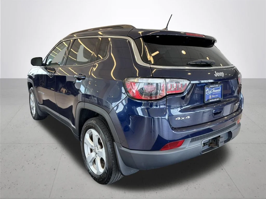 Used 2018 Blue Jeep Latitude image 10