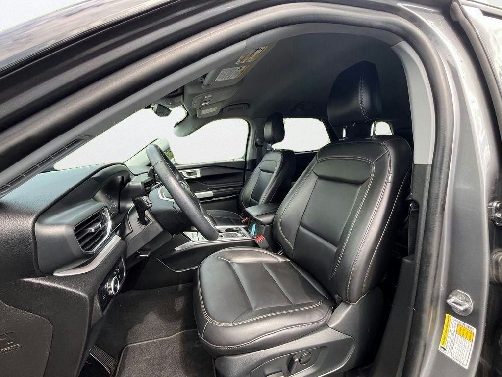 Used 2023 Gray Ford XLT image 10