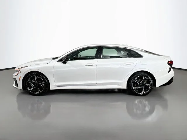 Used 2025 Snow White Pearl Kia GT-Line image 6