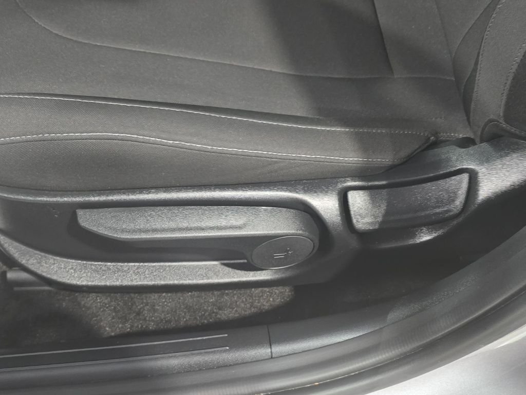 2025 Hyundai Elantra SEL - Photo 14