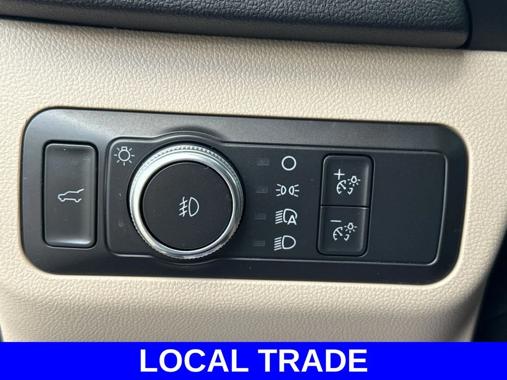 Used 2021 Gold Ford SEL image 21