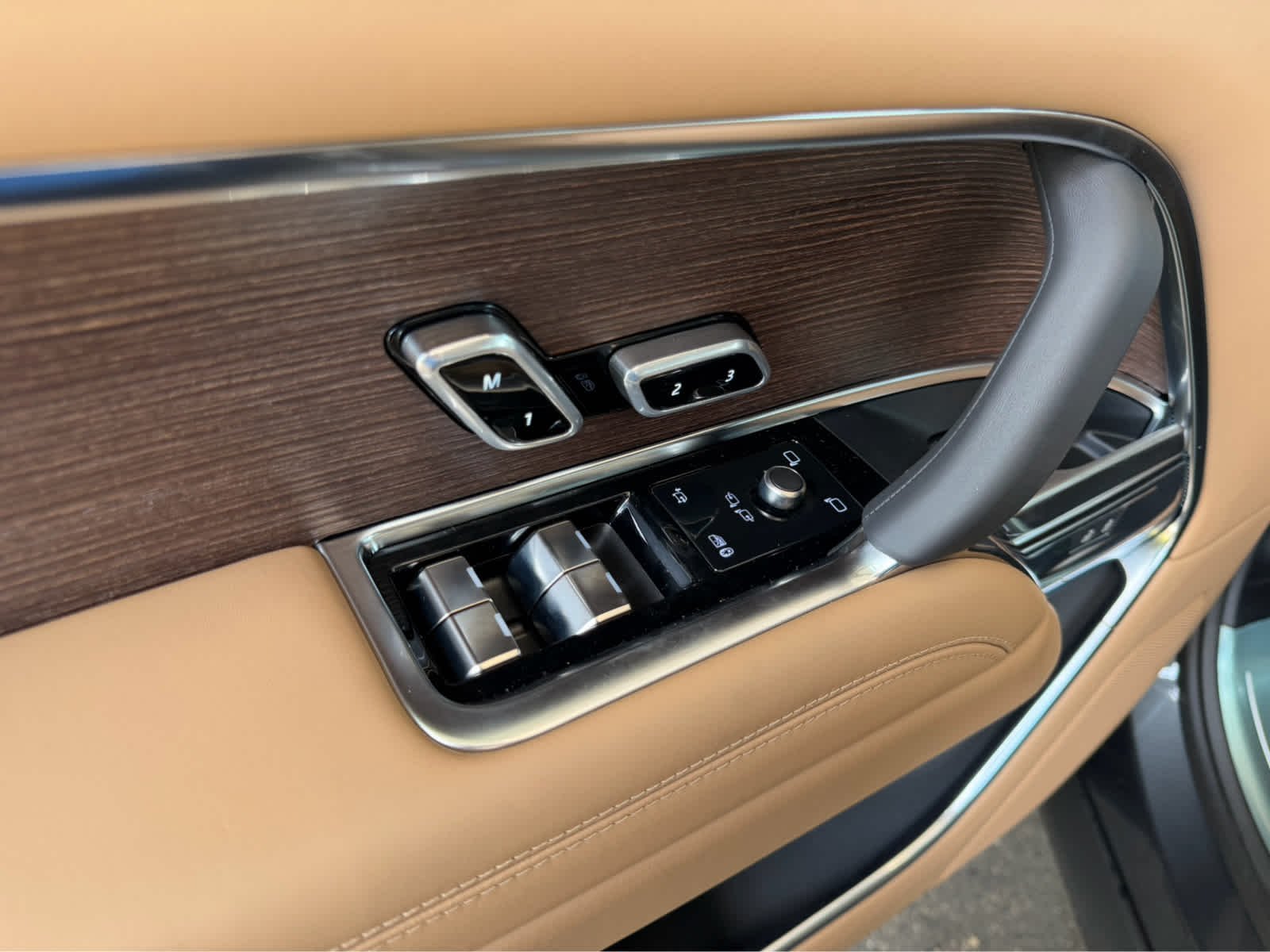 New 2027 Carpathian Grey LAND ROVER SE image 19