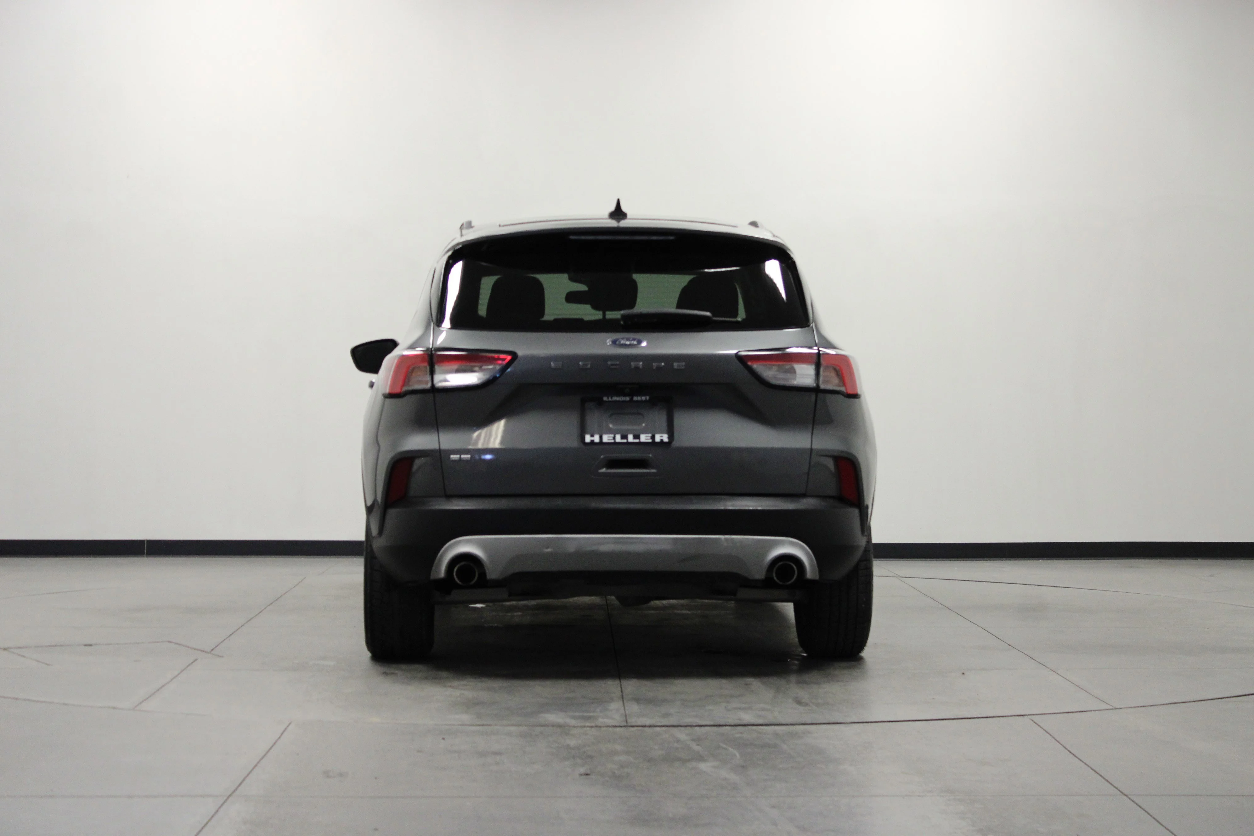 Used 2021 Gray Metallic Ford SE image 5