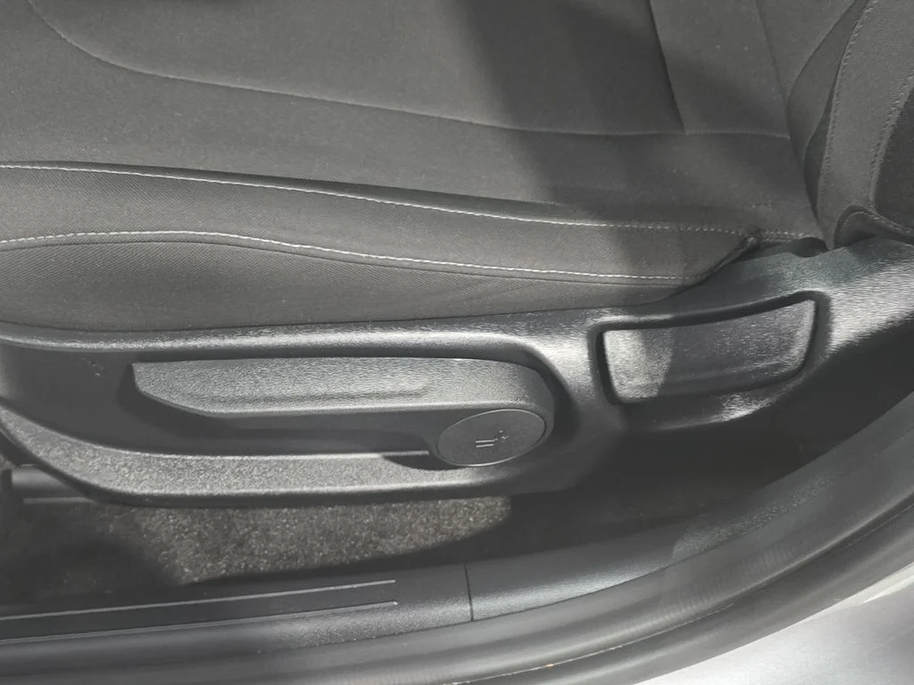 Used 2025 Silver Hyundai SEL Sport image 14