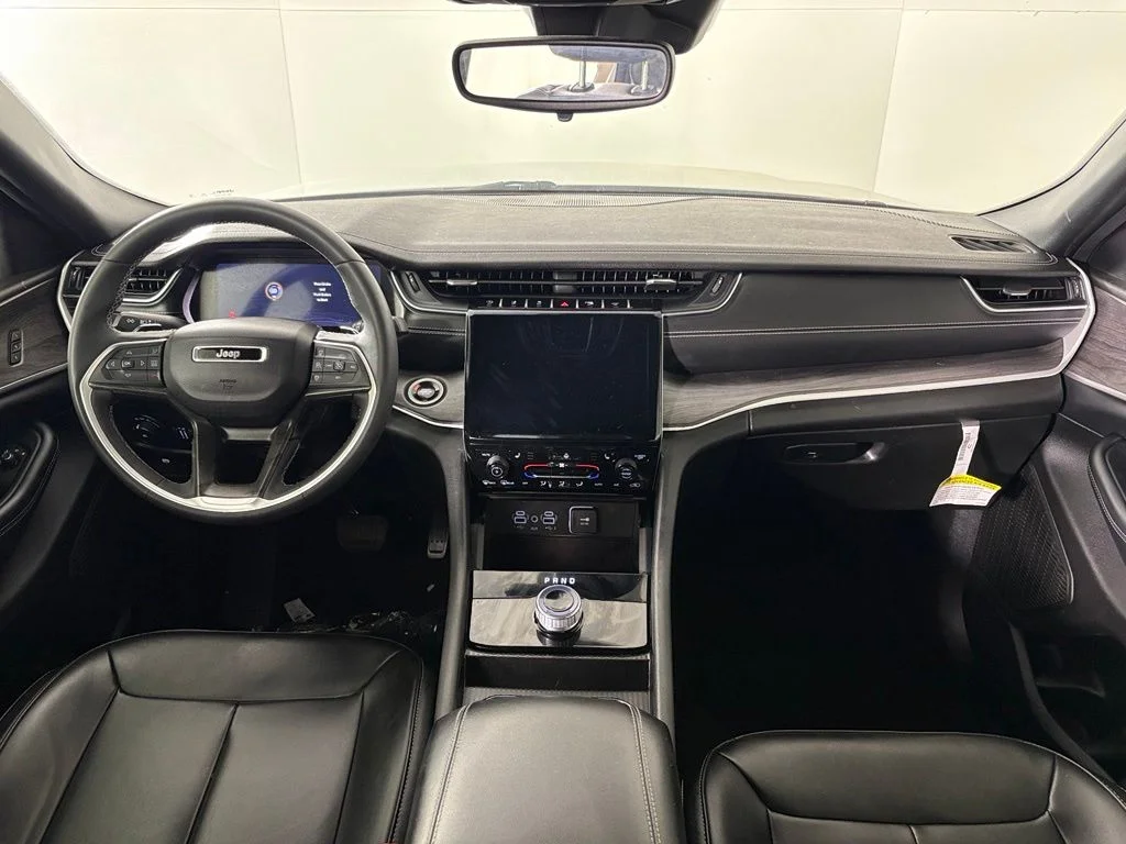 Used 2024 Silver Jeep Limited image 41