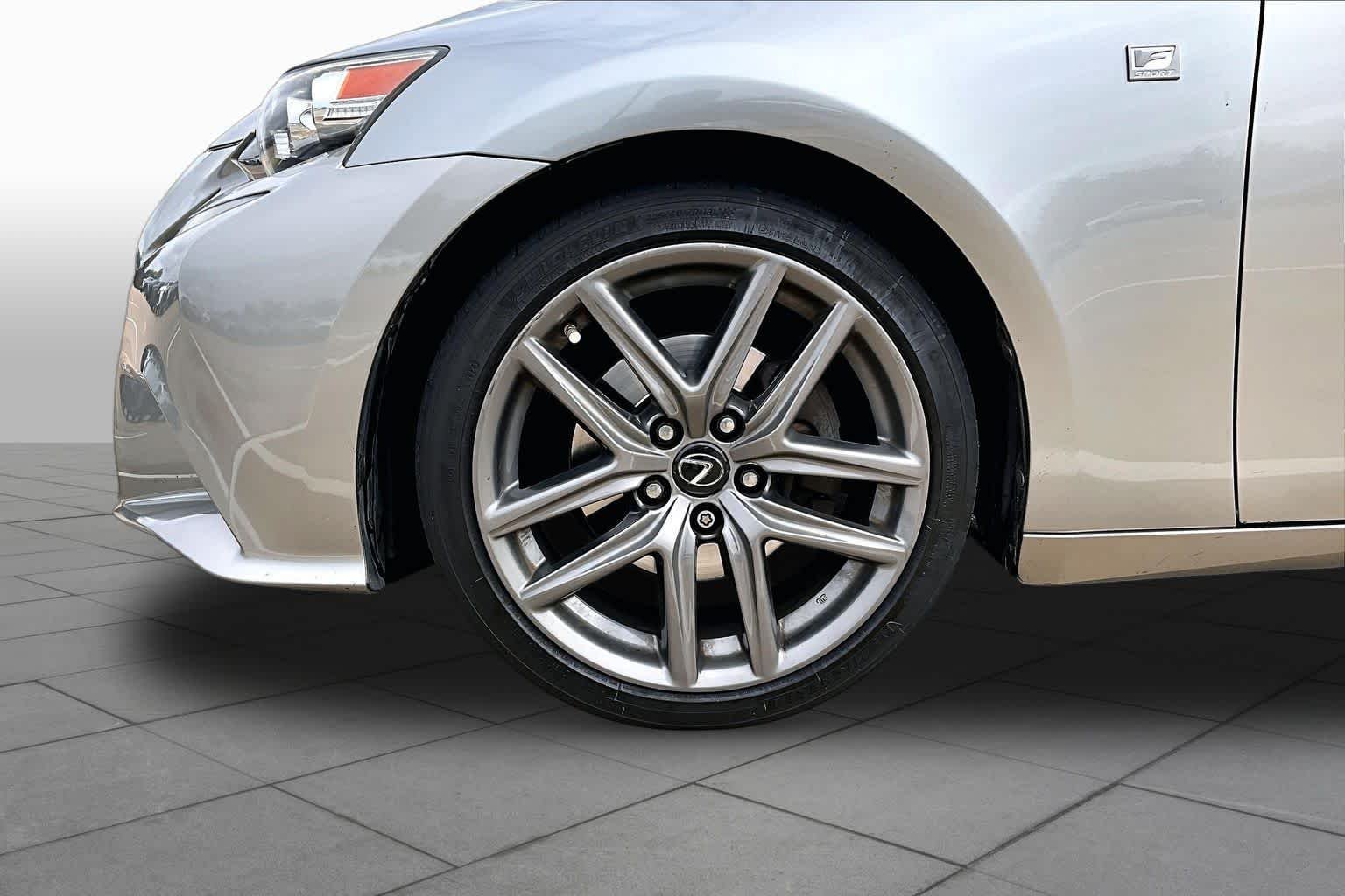 Used 2015 Atomic Silver Lexus  image 10
