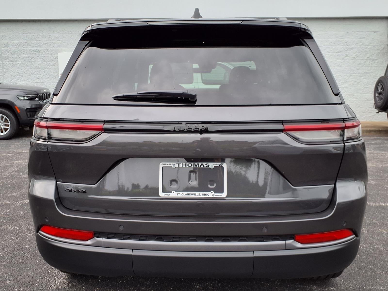 New 2026 Baltic Gray Metallic Clear-Coat Exterior Paint Jeep Limited image 4
