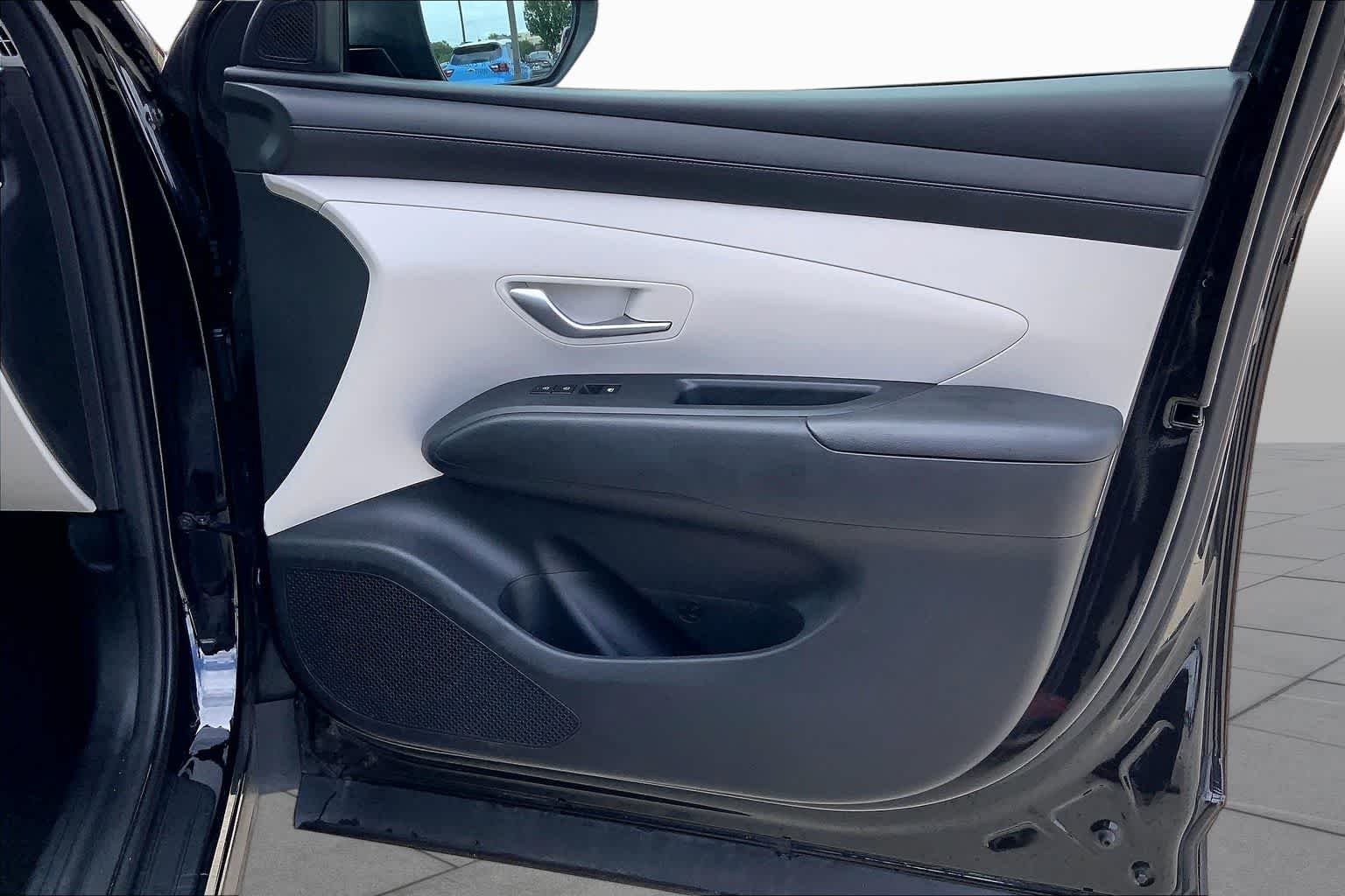 Used 2025 Phantom Black Hyundai SEL image 22
