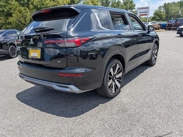 2025 Mitsubishi Outlander SE - Photo 4