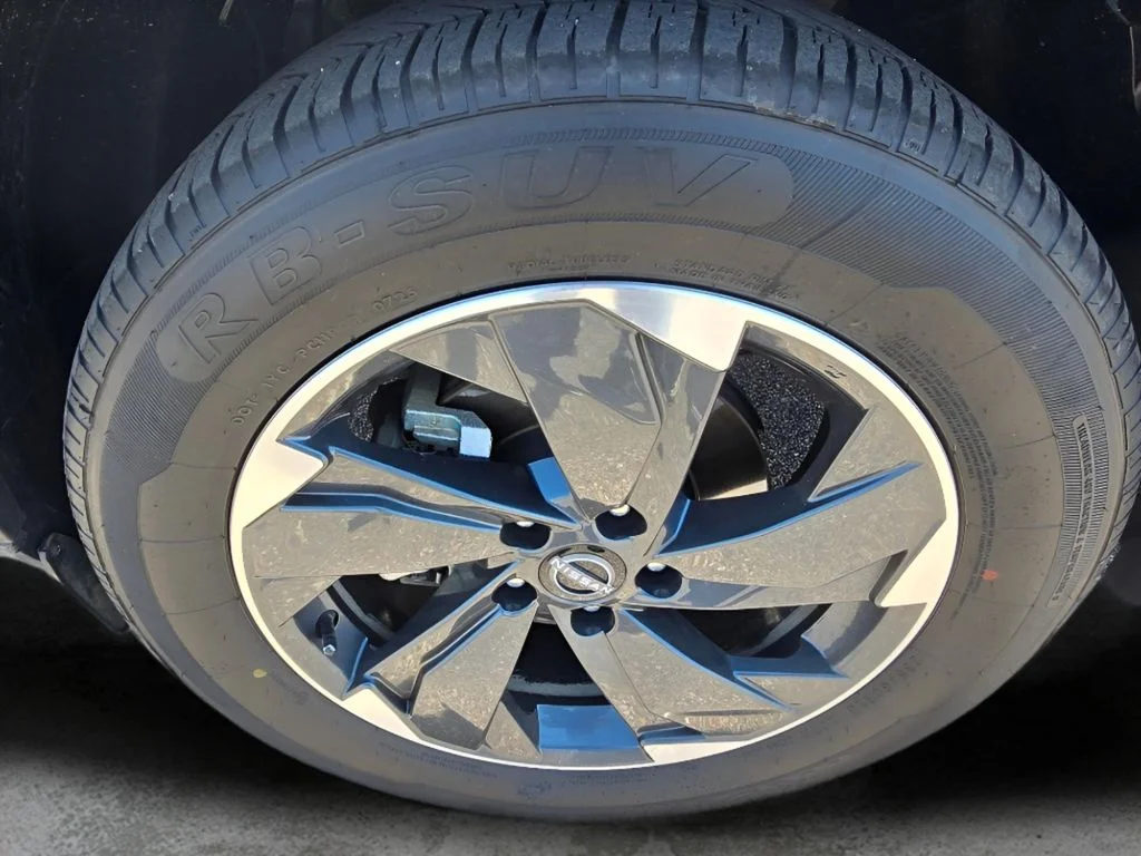 Used 2025 Everest White Pearl Nissan SV image 29